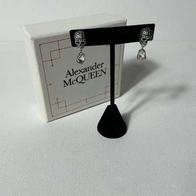 Pendientes calavera de plata Alexander Mcqueen Foto 1 de 2