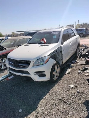 RIGHT REAR SPINDLE KNUCKLE 2012-2015 MERCEDES-BENZ ML550 - Image 1 of 4