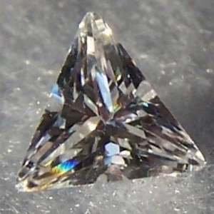 Hermosa piedra corte triángulo 7 mm circonita cúbica blanca - Imagen 1 de 1