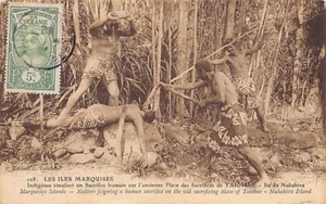 Polynésie - Iles Marquises - Indigènes simulant un sacrifice humain - Picture 1 of 2