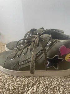 Steve Madden Women's Emoji Patch High Top Sneakers Army Green Sz 8 - Picture 1 of 7