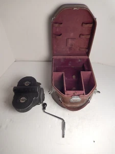 Macchina fotografica vintage Bell and Howell 70 E Filmo 16 mm e custodia senza obiettivo non testata - Foto 1 di 7