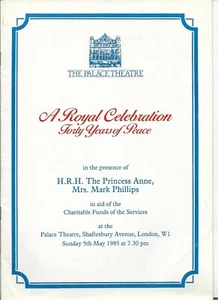 VERA LYNN SIGNED, FORTY YEARS OF PEACE, PALACE THEATRE, LONDON 1985 PROGRAMME - Picture 1 of 3