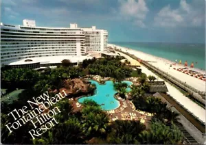 Cartolina: The Fontainebleau Hilton Resort Hotel, con piscina. - Foto 1 di 2