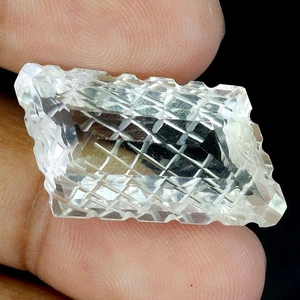 Ausgefallener Schliff mit Rückenschnitzerei natürlicher weißer Quarz 30,88ct 29x16mm großer Edelstein - Bild 1 von 14