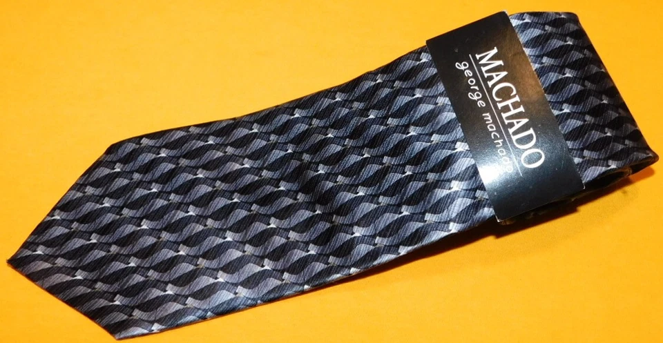 CORBATA A RAYAS NEGRA/GRIS/BLANCA GEORGE MACHADO - NUEVA CON ETIQUETAS - CORBATAS PARA EL CUELLO - CORBATAS DE DISEÑADOR. Foto 1 de 3