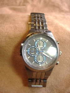 VINTAGE RELIC STAINLESS STEEL WATCH 160 FT WATER RESISTANT  BLACK BAND & FACE - Picture 1 of 7