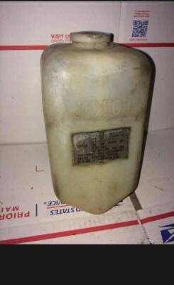 Depósito y soporte para lavadora de parabrisas Datsun 620 Foto 1 de 3