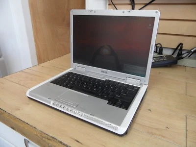 Laptop Dell Inspiron E1405 4 piezas arrancada Windows 100 GB disco duro borrado * Foto 1 de 4