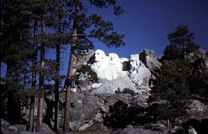Orig 1950's Slide, Vintage Close-up Shot of Mt Rushmore, South Dakota - Picture 1 of 1