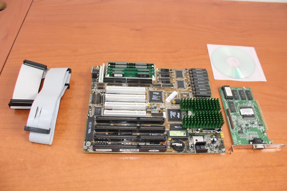 PC VINTAGE - Pentium 166 MHz 32 Mb RAM ATI MACH64 -  RETRO COMPUTER - Bild 1 von 4