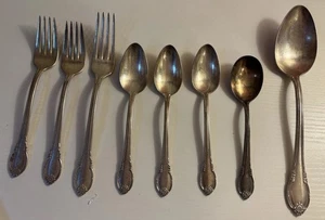 1847 Rogers Bros IS Silverplate Silverware Flatware -"Remembrance" Pattern - Picture 1 of 13