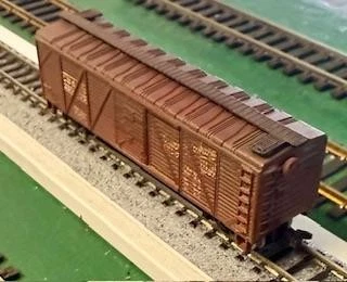 N Scale Burlington 40’ wood boxcar with Kato knuckle couplers - Image 1 of 1