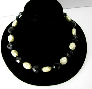 Ali-Kahn NY Collar de Cuentas Vintage Negro Crema Facetado Cuentas Cadena 18" - Imagen 1 de 3