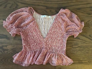 tout son nom dit grace crop top M smocké col V volants motif floral - Photo 1/7