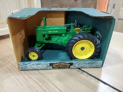 Ertl 1/16 John Deere Wide Front Model G Tractor. Stk# 5103DA - Image 1 of 4