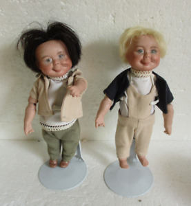 2 Porzellan Figuren Puppenpaar Max und Moritz auf Ständer