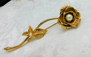 ELEGANT Rose Flower Brooch Pin Long Stem Faux Pear 4 1/4"BRIGHT GoldTone Vintage - Picture 1 of 3