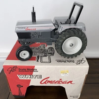 Scale Models White American 1/16 Diecast Farm Tractor Replica VINTAGE 90s Toy - Image 1 of 4
