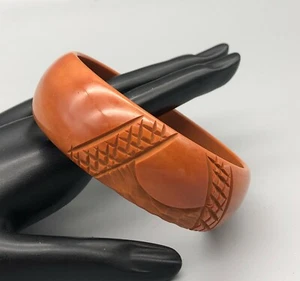 Vintage Bakelit Wirbel dunkel Karamell braun geschnitzt Kreuz Armreif Armband - Bild 1 von 4