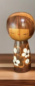 Muñeca KOKESHI creativa japonesa de colección adorable por KATO MASAMI madera pintada a mano - Imagen 1 de 8