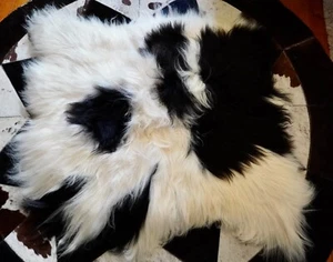 A STUNNING NATURAL BLACK & WHITE LONG WOOL ICELANDIC SHEEPSKIN RUG - Picture 1 of 12