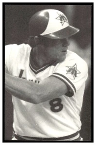 Leon Roberts (1979) Seattle Mariners Vintage Baseball Postcard Rd3 - Picture 1 of 2