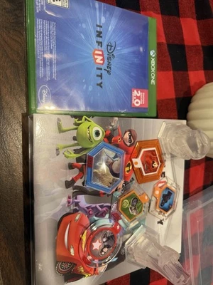 Lote de 41 bonecos Disney Infinity blocos cristais jogo e superchargers - Imagem 1 de 4