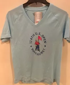 Camiseta 124th US Open Golf Pinehurst Azul Claro Manga Corta Mujer Mediana Nueva con Etiquetas - Imagen 1 de 3