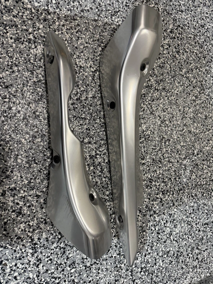 SUZUKI GSX1300R HAYABUSA Juego CUBIERTA SILENCIADOR IZQUIERDA Y DERECHA Foto 1 de 4