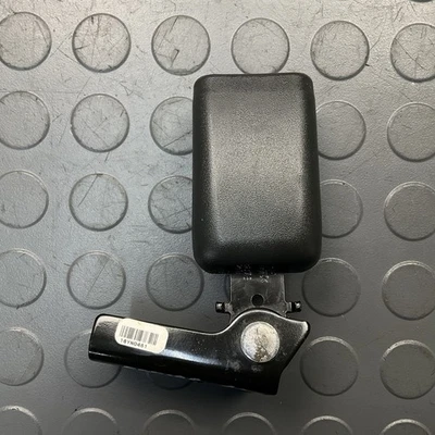 Hyundai Sonata 2015-2017 hebilla de cinturón de seguridad trasero derecho del lado del pasajero OEM Foto 1 de 4