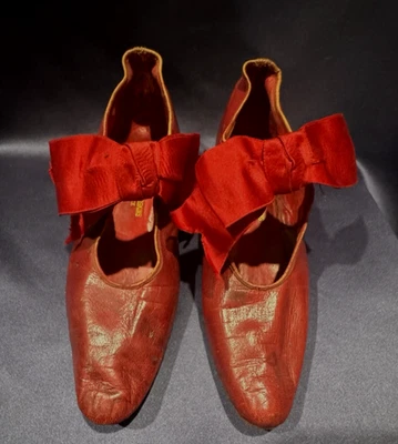 一对女士古董爱德华时代维多利亚红色皮革浅口鞋波士顿 — 第 1/4 张图片