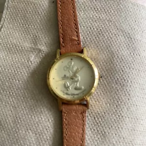 Montre souris vintage Lorus Disney Mickey pour femmes ton or bracelet en cuir - Photo 1/5