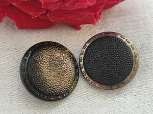 Duo boutons anciens en verre noir argenté vintage texturé diamètre  1,7 cm G3J - Picture 1 of 3