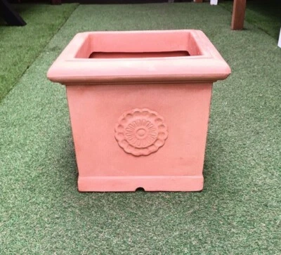 ELBI qr 40 VASO IN RESINA QUADRO CON ROSETTA