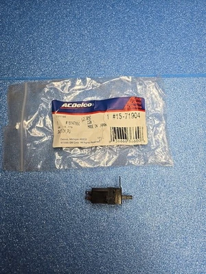 Genuine ACDelco 15-71904 Defroster Switch - Rear Window Defogger Switch 16147650 - Image 1 of 4