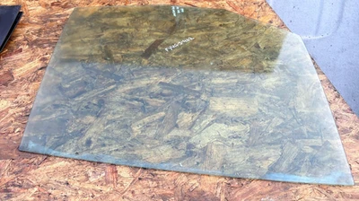 VW Golf MK5 Right Rear Door Window Glass - Image 1 of 4