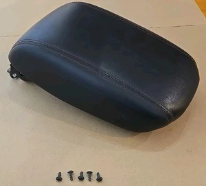 2013-2016 Dodge Dart Center Consule Lid Armrest Black Leather Red Stitching OEM - Foto 1 di 19
