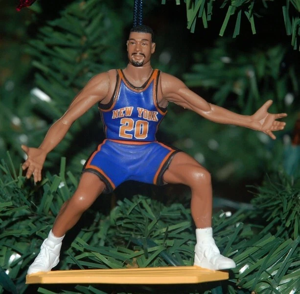 Allan Houston New York Knicks Christmas Tree Ornament Basketball Defense Pose - Image 1 of 1