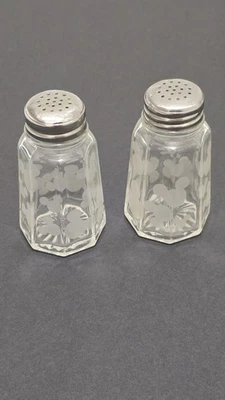 VINTAGE DISNEY VIDRO TRANSPARENTE LOGOTIPO MICKEY MOUSE SAL E PIMENTA SHAKERS CANADÁ - Imagem 1 de 4