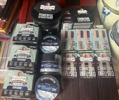 Cepillo de dientes en polvo blanqueador de carbón My Magic Mud, goma, jabón, polvo desintoxicante Foto 1 de 4