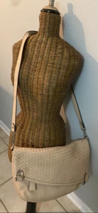 ROPA CHINA - BOLSA CRUZADA TEJIDA BEIGE L 17 -14 X W 16 - Imagen 1 de 4