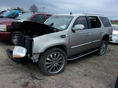 Used Left Sun Visor fits: 2009 Cadillac Escalade new style smooth door skin w/il - Image 1 of 4