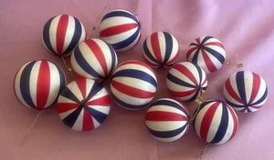 12 Addobbi Natalizi Baubles Raso Lucido Rosso Bianco Blu Righe Vintage Taiwan - Foto 1 di 5