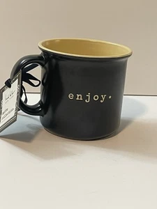 Taza de café Nicole Miller de diseñador de Nueva York, negra mate con esmalte amarillo, "Disfruta" - Imagen 1 de 5