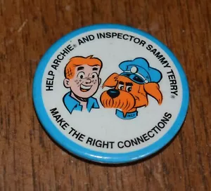 De colección 1988 Help Archie & Inspector Sammy Terry Pinback 1 3/4" Archies - Imagen 1 de 2