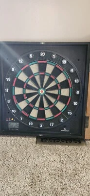 Dardos electrónicos Sportcraft con gabinete Foto 1 de 4