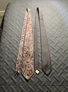 CHRISTIAN DIOR Vintage Krawatten Konvolut / 1 Seide (burgund), 1 unbekanntes Material (grau) - Bild 1 von 12