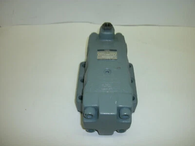 YUKEN RG-10-B-22 VÁLVULA REDUCTORA DE PRESIÓN PRENSA AJUS. 0.7-7 MPa NUEVO SIN CAJA Foto 1 de 4