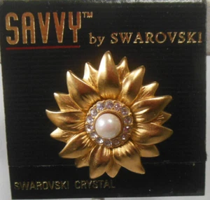 Vintage SAVVY by SWAROVSKI Gold-tone Flower Brooch 1.1/4" Diameter - Picture 1 of 1